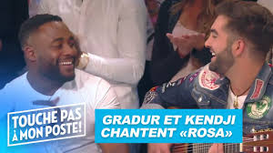 The show, presented by cyril hanouna deals with media news and is broadcast from monday to friday at 8:30 pm. Kendji Et Gradur Chantent Rosa Dans Tpmp Youtube