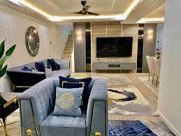 Alhasil, desain ruang tamu berwarna biru selalu elegan dan stylish sekaligus menciptakan suasana yang tenang. Dekorasi Mewah Ruang Tamu Ruang Makan Rumah Teres Cantik Sangat Hias My
