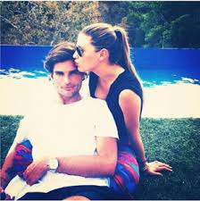 Mucho se ha dicho que este fue uno de los motivos por el que asensi y luismi se distanciaron aún cuando eran amigo de la infancia. La Hija De Luis Miguel Tiene Nuevo Novio