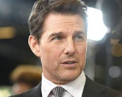 Tom Cruise needs help, behind the scenes footage from Top gun 1986!