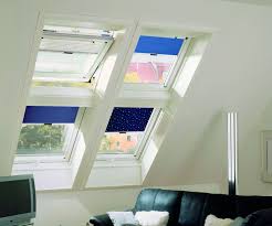 Velux Dachfenster Zubehor Es Gibt Vier Fenster Des Daches Nicht Zu Gross Sind Und Dadurch Ist Der Eingehenden Licht Kapazita Dachfenster Gunstige Fenster Rollos