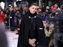 Il cantante trap achille lauro, istiga i giovani ad utilizzare droghe. Achille Lauro Rolls Royce E Un Inno All Ecstasy Il Cantante Risponde