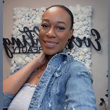 I had a first time client today who texted me saying she had to bring her 2  kids who are well behaved and will just sit