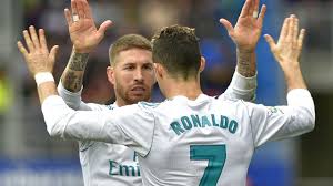 رد زين الدين زيدان مدرب ريال مدريد، على شائعات احتمال عودة كريستيانو رونالدو إلى برنابيو، وزاد الغموض حول مستقبل القائد سيرجيو راموس مع الفريق، وذلك خلال المؤتمر الصحفي لمباراة إلتشي في الليغا. Ø²ÙŠØ¯Ø§Ù† ÙŠÙ‚Ø§Ø±Ù† Ø¨ÙŠÙ† Ø±Ø§Ù…ÙˆØ³ ÙˆÙƒØ±ÙŠØ³ØªÙŠØ§Ù†Ùˆ Ø§Ù„Ø±ÙŠØ§Ø¶ÙŠ Ù†Øª