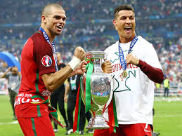 Fu la terza volta che la francia ospitò il torneo dopo l'edizione inaugurale del 1960 e la settima edizione nel 1984. Portogallo Campione D Europa Francia Battuta 1 0