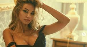 Nicolò zaniolo ha ritrovato l'amore accanto alla modella e attrice rumena madalina ghenea.i due sono usciti allo scoperto in queste ore, scambiandosi romantiche frecciatine sui social.ghenea è. Madalina Ghenea Chi E La Modella Romena Che Ha Fatto Impazzire Zaniolo