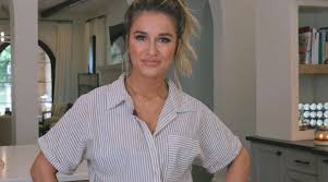 Jessie James Decker Shares Her Go To Cooking Music And A 10 Can Chili Recipe Perfect For Fall Gma