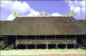 Rumah adat lamin merupakan rumah adat yang berasal dari provinsi kalimantan timur. 7 Keunikan Rumah Adat Lamin Khas Kalimantan Timur