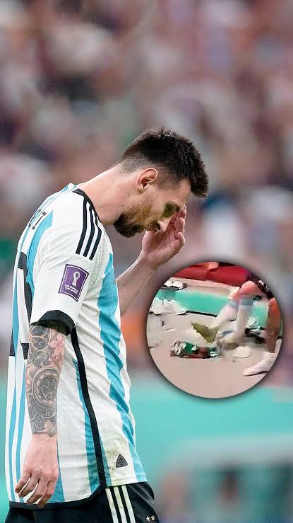 Messi patea camiseta de Mexico e indigna al mundo #messi #lionelmessi  #noticia #informacion #deporte #argentina #mexico #viral #futbol #mundial  #qatar