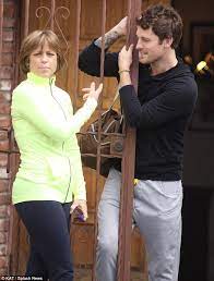 Dancing With The Stars Skating Champion Dorothy Hamill Shows Off Her Moves As She Larks Around With Partner Tristan Macmanus Outside Rehearsals Daily Mail Online