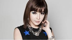 They debuted on may 6, 2009 with the single fire. Park Bom Menjadi Emosional Saat Menjawab Pertanyaan Mengenai Skandal Seungri Dan Yg Entertainment Tribun Batam