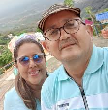 UNA BONITA FOTOGRAFÍA DE LOS AÑOS 1979, 1980, 1981, EN EL COLEGIO 'ESPÍRITU  SANTO' DEL MUNICIPIO DE EL ESPINAL, COLEGIO DE PROPIEDAD DE LA SEÑORA  +ZOILA ROSA GARZÓN VIUDA DE VILLALOBOS Y