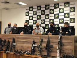 Por esas razones, es habitual que se apliquen restricciones legales a la movilización o uso de una milicia. Policia Identifica Os 12 Mortos No Confronto Com Comboio De Milicianos Em Itaguai Rj