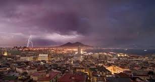 La pioggia mette in ginocchio anche napoli. Previsioni Meteo Weekend Campania Rischio Nubifragi E Alluvioni