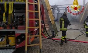 In caso contrario, per ordinare per cognome, occorre categorizzare la voce inserendo: Incendio A Cartura In Una Struttura Adibita A Garage Foto Prima Padova