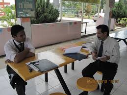Pk hem, student affairs, chief commissioner. En Ishrak Kiri Sedang Berbincang Sesuatu Dengan Guru Pen Flickr