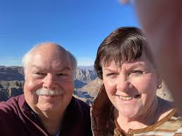 could anyone remove this guys thumb from my picture?