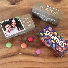 Gastgeschenke Hochzeit Smarties Mit Bildern Gastgeschenke Hochzeit Hochzeitsandenken Hochzeitsgastgeschenke