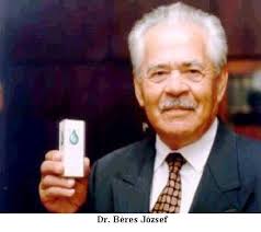 Béres józsef záhonyban született, és az utolsó éveiben a nevét viselő vállalatcsoport elnökeként és a béres alapítvány tiszteletbeli elnökeként visszavonultan élt kisvárdán. Ont Is Segitette A Beres Csepp Feltalaloja Felvidek Ma