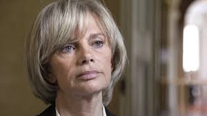 Elle devient présidente de la délégation socialiste française au parlement européen et entre au conseil national et au bureau national du ps. Elisabeth Guigou Ancienne Ministre Francaise De La Justice Le Reporter Ma