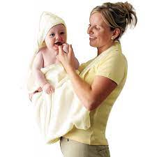 Also great to use as a splash guard, it helps prevent mum's and dad's clothes getting wet by the splashing toddler. Clevamama Splash And Wrap Baby Bath Towel Cream