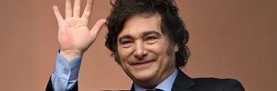 El rey Felipe de España aterrizó en Cuenca para participar en la Cumbre  Iberoamericana de Jefes de Estado