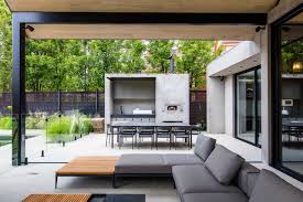 A Heritage Home Gets Modern Outdoor Entertaining Spaces And Gardens Design Milk Outdoor Entertaining Spaces Modern Outdoor Kitchen Modern Entertaining