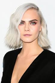 Short Wavy Celebrity Hairstyles To Try Now Platinum Blonde Hair Short Blonde Hair Blonde Balayage