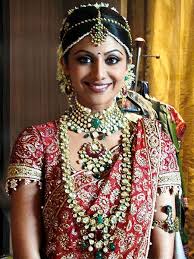 Addiga Indian Gold Jewellery Fashion Jewellery Blog Bridal Jewellery Indian Indian Bridal Vogue Wedding Bollywood star shilpa shetty accuses qantas of racism after luggage row in sydney, saying an employee 'decided it was okay to speak curtly to brown people'.