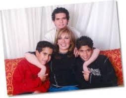 حياة قلب أمه بنشيلهم وهما صغيرين ويشيلونا وهما كبار التعليقات. Ø§Ù„Ø£Ø¨ Ù…Ù†Ø¹Ù‡Ø§ Ù…Ù† Ø±Ø¤ÙŠØ© Ø£Ø¨Ù†Ø§Ø¦Ù‡Ø§ ÙˆØºÙŠ Ø± Ù…Ø¯Ø§Ø±Ø³Ù‡Ù… Ù…Ø£Ø³Ø§Ø© Ø£Ù… Ø§Ø³Ù…Ù‡Ø§ Ø§Ù„ÙÙ†Ø§Ù†Ø© Ø¢Ø«Ø§Ø± Ø§Ù„Ø­ÙƒÙŠÙ… Ø¯Ù†ÙŠØ§ Ø§Ù„ÙˆØ·Ù†