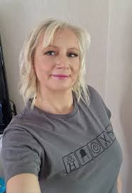 Concert night at the Apollo, again. It'd be rude not to buy another black  band t-shirt.