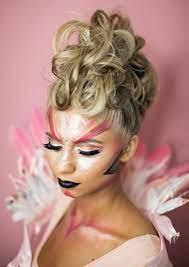 Nicht die augen noch zusätzlich mit einer farbe schminken, sonst siehst du mit dem roten mund aus, wie ein kanarienvogel! Pin On Makeup By Vivian Makeup Artist