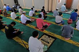 Shalat berjamaah memiliki kedudukan yang sangat penting dan istimewa dalam islam. Hanya Rakyat Malaysia Dibenar Solat Berjemaah Di Masjid Yayasan Dakwah Islamiah Malaysia