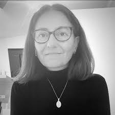 Mariana Crane's Instagram, Twitter & Facebook