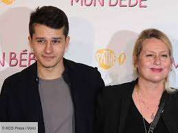 Luana belmondo a révélé récemment la manière brutale dont elle a été évincée de la vie de sa filleule jade… le 24 août 2019, «closer» rapportait que la cérémonie, organisée autour de la tombe de johnny hallyday, permettait ainsi d'accorder à la jeune fille une nouvelle marraine, marie poniatowski. Photo Luana Belmondo Fait Une Declaration Pour L Anniversaire De Son Fils Giacomo Les Internautes Sont Eblouis Par Son Charme Voici