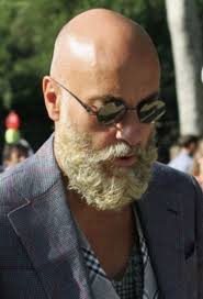 Dunyanin butun kizilderilileri yenilir, spartakus kaybeder, gun batarken sararir, kuslar doner, sadri alisik denilen hergele, her filminde aglardi. 40 Irresistible Bald Men With Beard Beard Styles With Shaved Head Comb And Scissors Bald Men With Beards Bald With Beard Grey Bearded Men