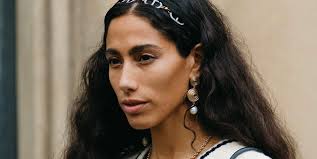 El peinado para pelo rizado fácil y bonito para hacerte en 1 min