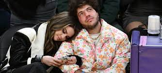 Benny Blanco, Selena Gómez, Hailey Bieber y el caso de las indirectas con  la funda del móvil | Redes | LOS40