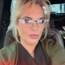 Monique Pasillas's Instagram, Twitter & Facebook