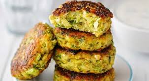 Galettes De Courgettes Au Parmesan Avec Thermomix Plat Et Recette Galette De Courgette Courgette Parmesan Recettes De Cuisine