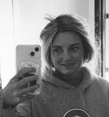 Evie Bartlett's Instagram, Twitter & Facebook