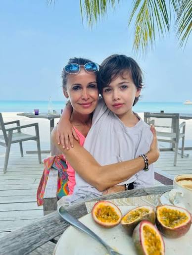 Maldivy 🇲🇻 Maldivy sú miestom na oddych…áno aj s rodinou.😉Krištáľovo  čistá voda, biele pláže a bohatý podmorský svet 🩵 Cestovali sme so  @satur_travel a potešila nás možnosť priameho letu z Viedne. 🌴