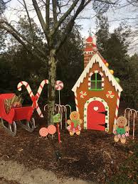 Wooden Gingerbread House Life Sized In 2020 Christmas Yard Decorations Outside Christmas Decorations Christmas Decorations Diy Outdoor