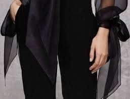 Pin By Susanna Sonechko On Noir A Genre Of Crime Film Or Fiction Characterized By Cynicism Fatalism And Moral Ambiguity Black Too Fashion Clothes Black Fashion