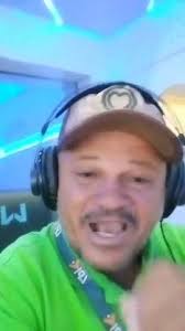 CANTOR E RADIALISTA JERRY ROSSI AGRADECENDO AO CANAL BUS TOP SHOW