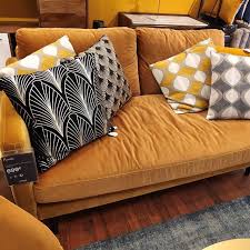 Ce Canape Chez Maisons Du Monde Deco Decoration Moutarde Jaunemoutarde Velours Canape Canape Maisondumonde Maison Maison Du Monde Canape Maison