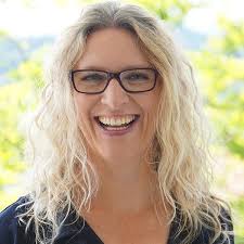 Amazon.com: Ausgezeichnetes Expertenwissen: Inspiration, Insights, Impulse  (German Edition) eBook : Leinung, Dorothea , Baranji, Zoran ,  Baitinger,Wolfram, Arndt, Grit , Remenyi, Dr. Imre Marton , Philipp, Hans ,  Zähringer, Karl , Groenesteyn,