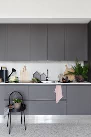 Decoration Pastel Dans Un Appartement Italien Planete Deco A Homes World Appartement Da In 2020 Moderne Graue Kuche Kuchen Design Wohnung Kuche