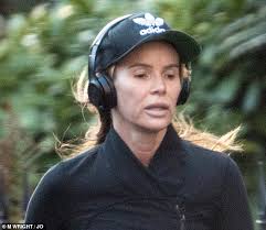 Amanda holden is one of the popular and well known actresses in great britain that now has reached the age of 44 years. Amanda Holden 47 Flaunts Her Ageless Complexion As She Keeps Her Incredible Physique Daily Mail Online