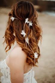 Feines Gold Haarband Mit Zarten Organazbluten Fur Die Braut Frisur Wunderschon In Offenen Haaren Haarschmuck Haarband Hochzeit Haarschmuck Braut Haarschmuck
